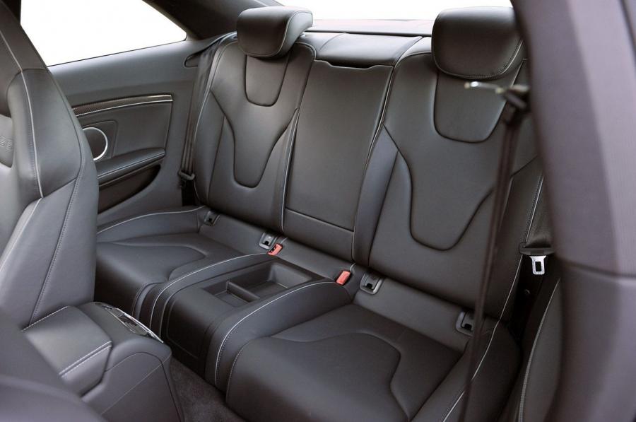 Интерьер Audi RS5 Coupe 2012 года  (NA) (фото 46 из 104)